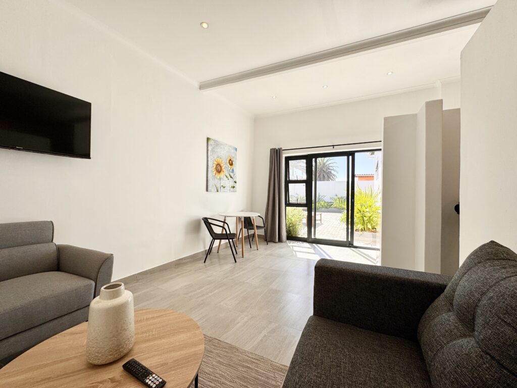Comfortable lounge area in House Sworyx guest suite